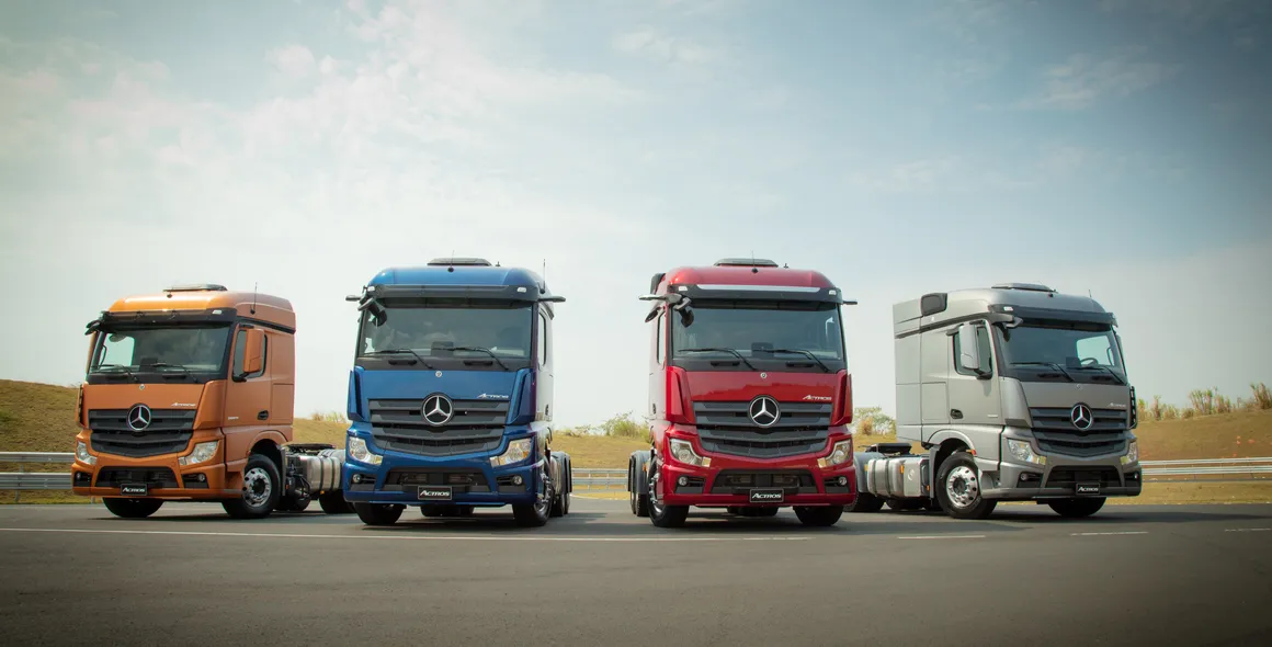 Mercedes-Benz supera o marco de 1.000 caminhões Novo Actros entregues a clientes no Brasil