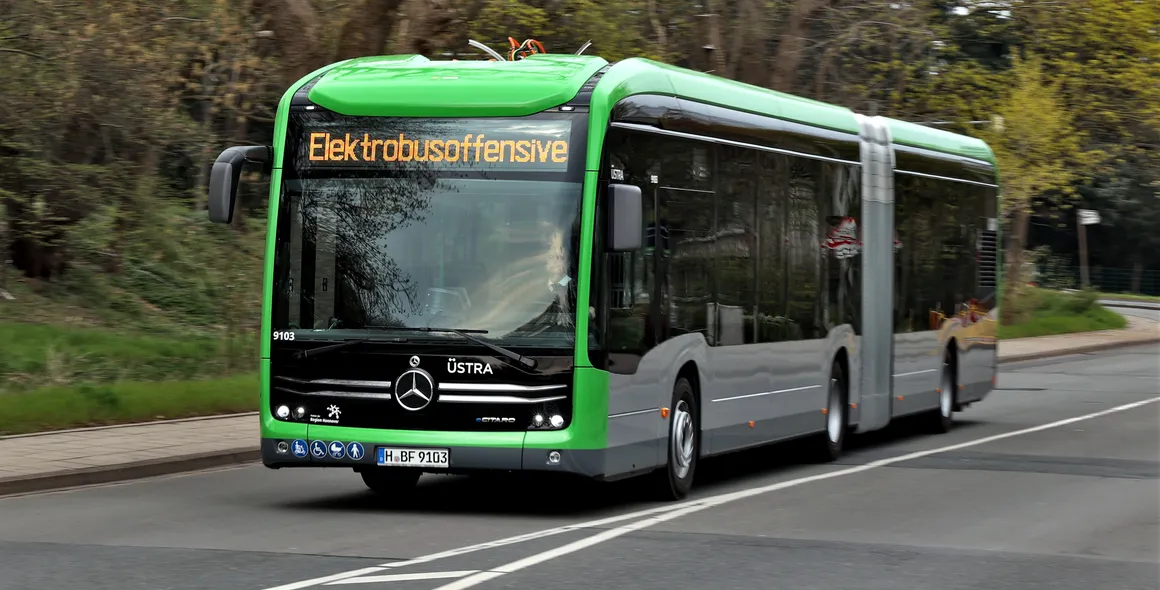 Daimler entrega os primeiros ônibus elétricos eCitaro articulados da Mercedes-Benz