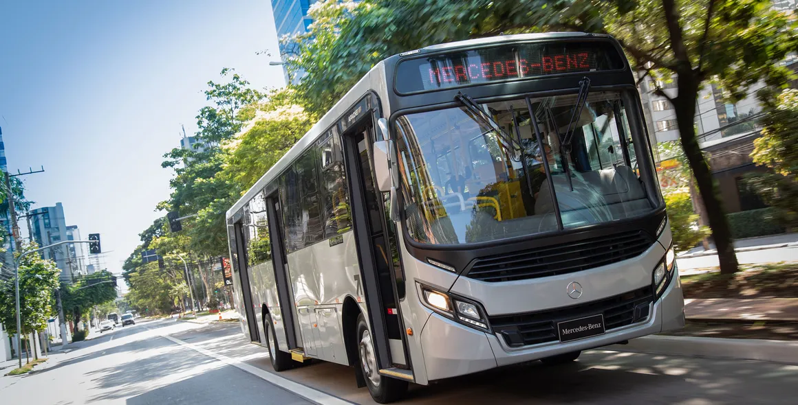 Mais de 260 ônibus Mercedes-Benz OF 1721 L com suspensão pneumática operam na renovada frota de Goiânia