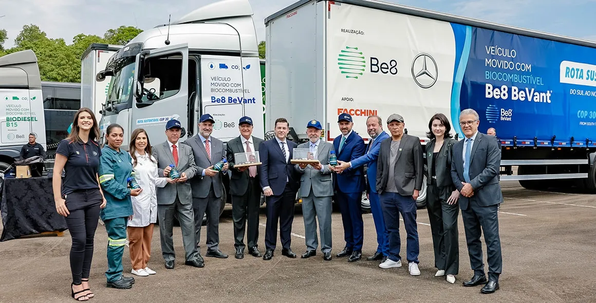 Mercedes-Benz e Be8 levam Rota Sustentável COP30 a Brasília em teste com biocombustível 100% em motores Euro 6