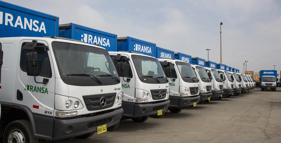 Mercedes-Benz exporta 50 caminhões Accelo   para transporte de bebidas no Peru