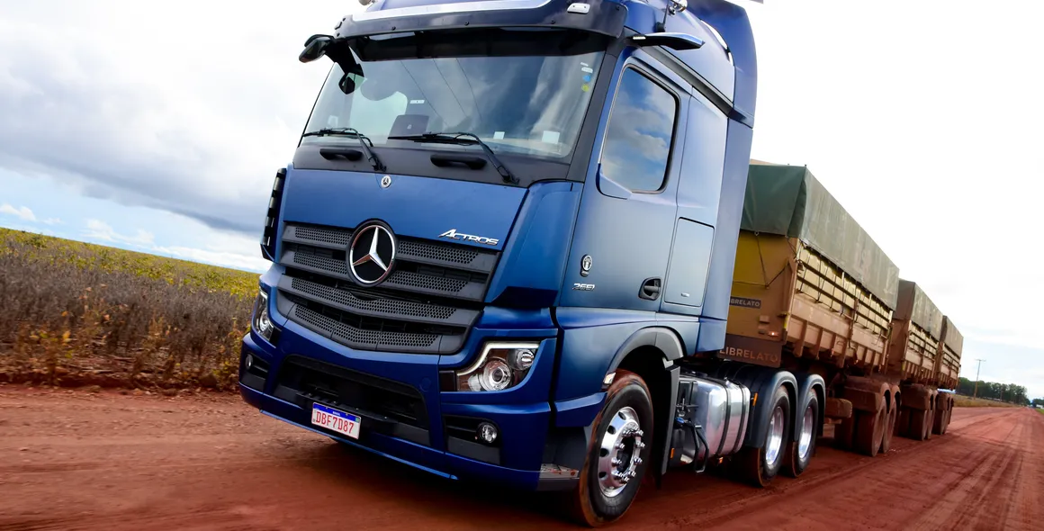 50 caminhões Actros participam do início da colheita de soja do Grupo RISA no Piauí 