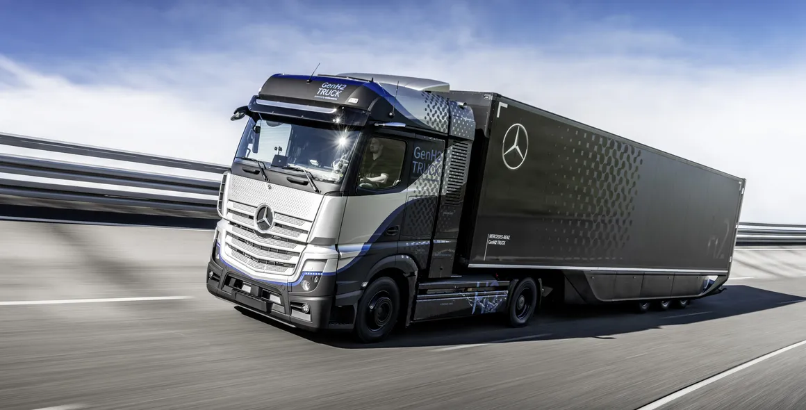 Daimler Trucks dá início a rigorosos testes do Mercedes-Benz GenH2 Truck, caminhão movido a célula de combustível