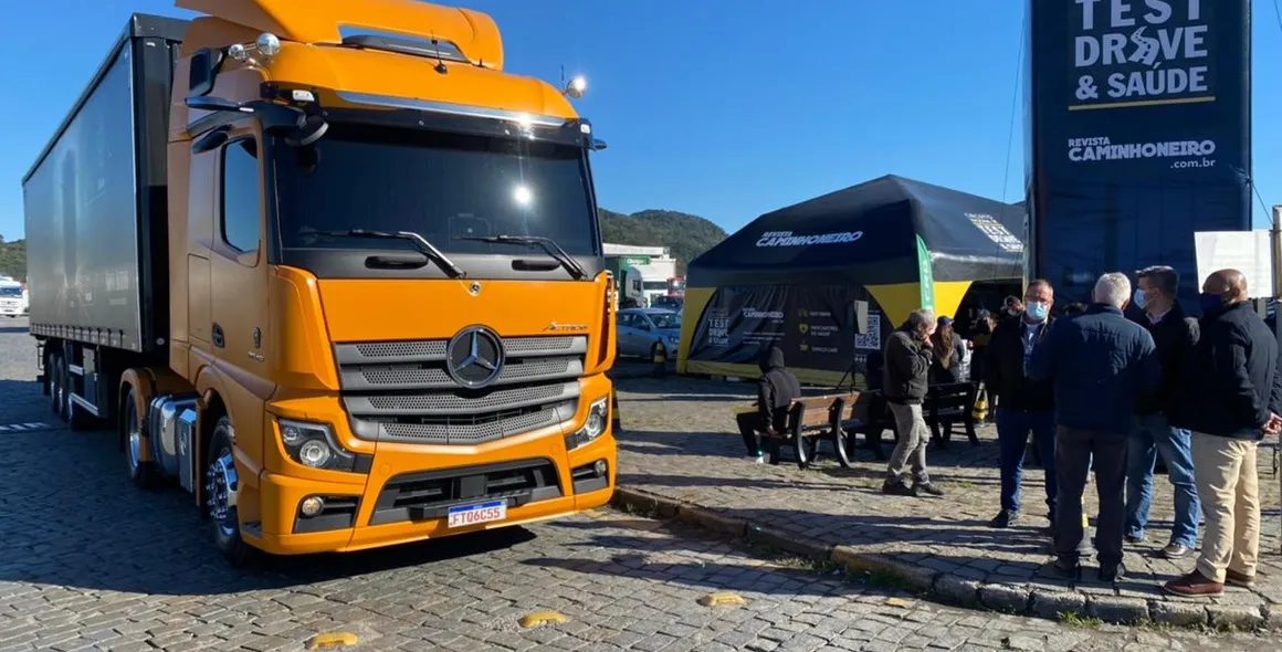 Líder nas vendas de caminhões no Paraná, Mercedes-Benz oferece test-drive do Novo Actros em Paranaguá