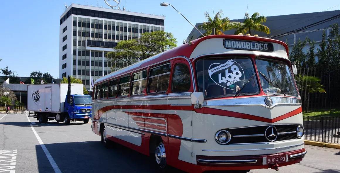 Mercedes-Benz presta homenagem aos 468 anos de São Bernardo do Campo com carreata de veículos icônicos da marca