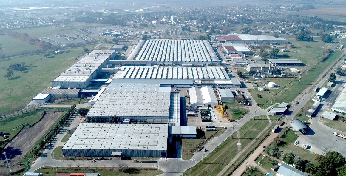 Mercedes-Benz comemora 70 anos de produção na Argentina