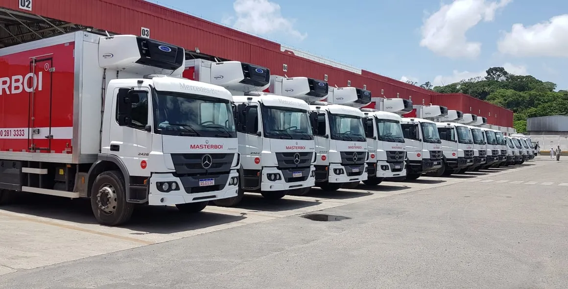 Masterboi renova frota com caminhões Atego e Accelo da Mercedes-Benz