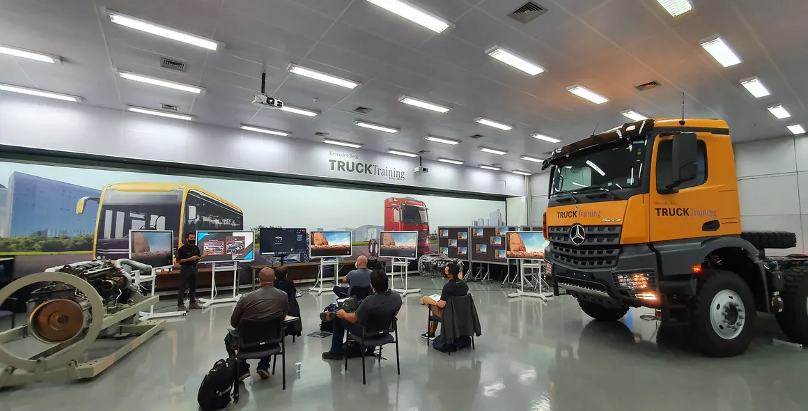 Mercedes-Benz prepara seus concessionários para a chegada do Arocs