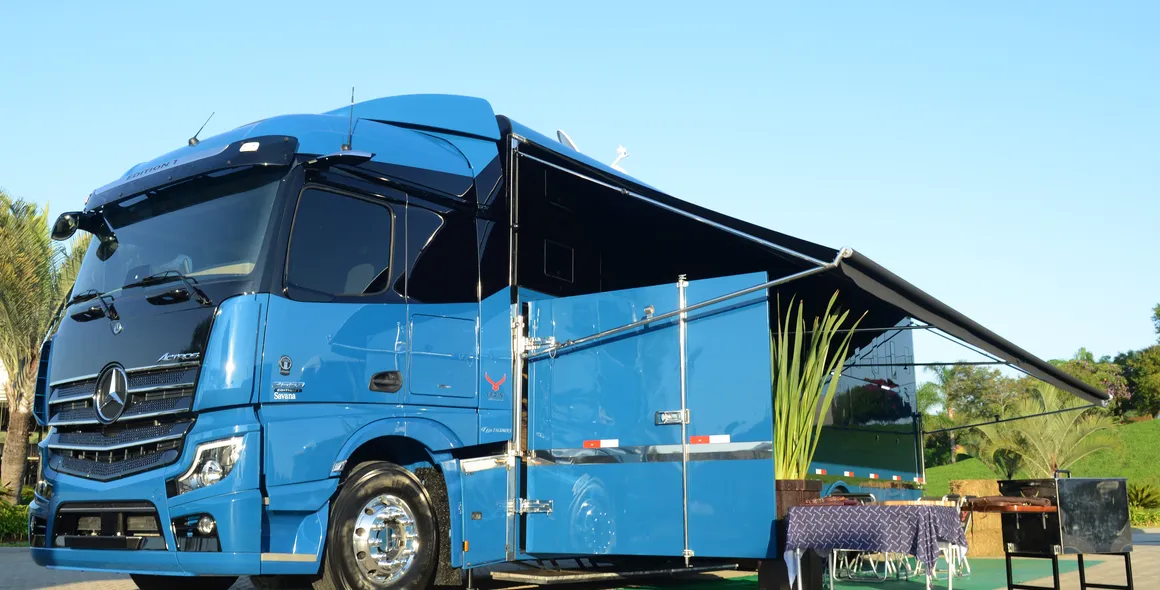 Caminhões extrapesados Mercedes-Benz Novo Actros ganham versão motorhome no Brasil