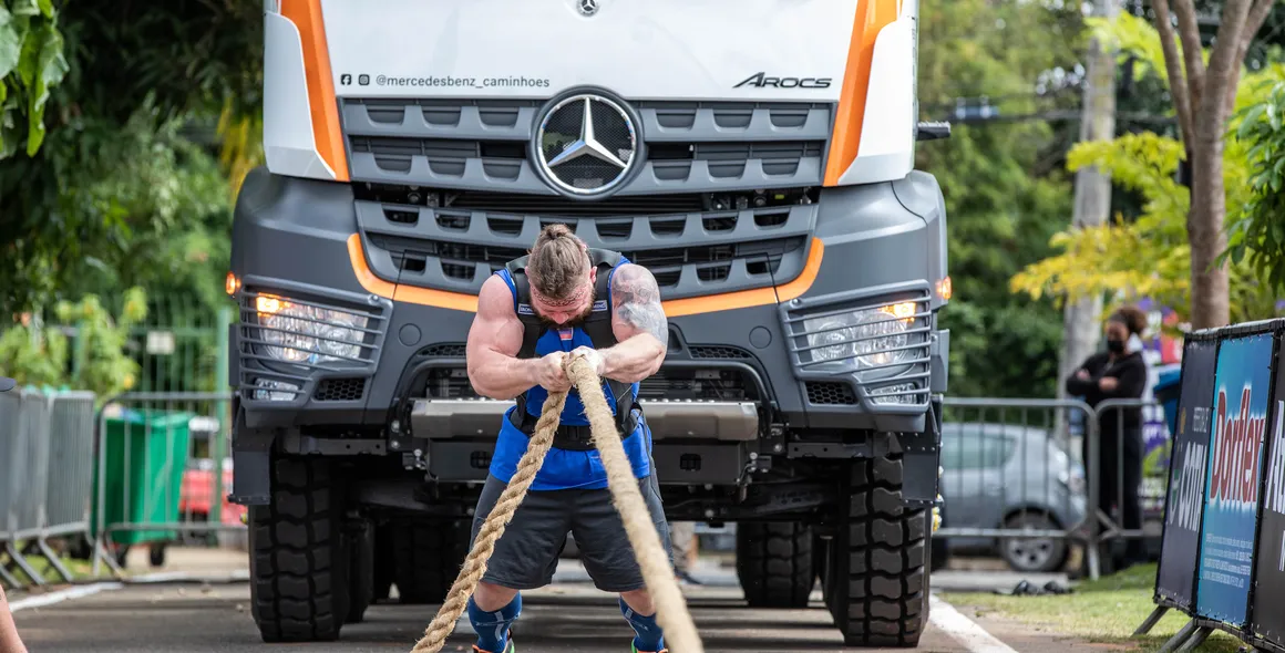 Design arrojado e imponente do Mercedes-Benz Arocs é destaque no evento internacional Força Bruta
