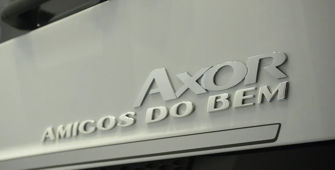 Mercedes-Benz anuncia Amigos do Bem como novo parceiro do projeto #UnindoForças