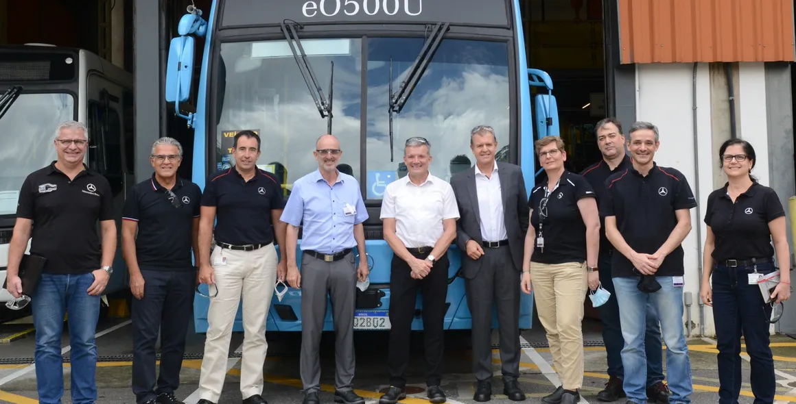 Mercedes-Benz apresenta ônibus elétrico para o Consulado da Alemanha