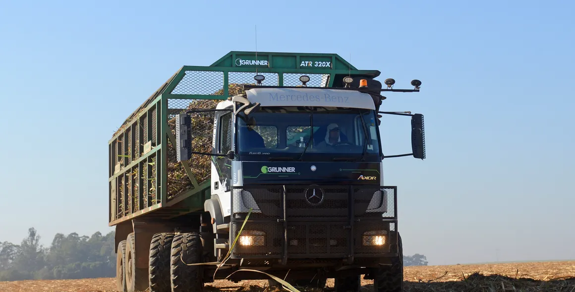 Mercedes-Benz e Grunner preveem ultrapassar 580 Axor 3131 com direção autônoma em operação no Brasil