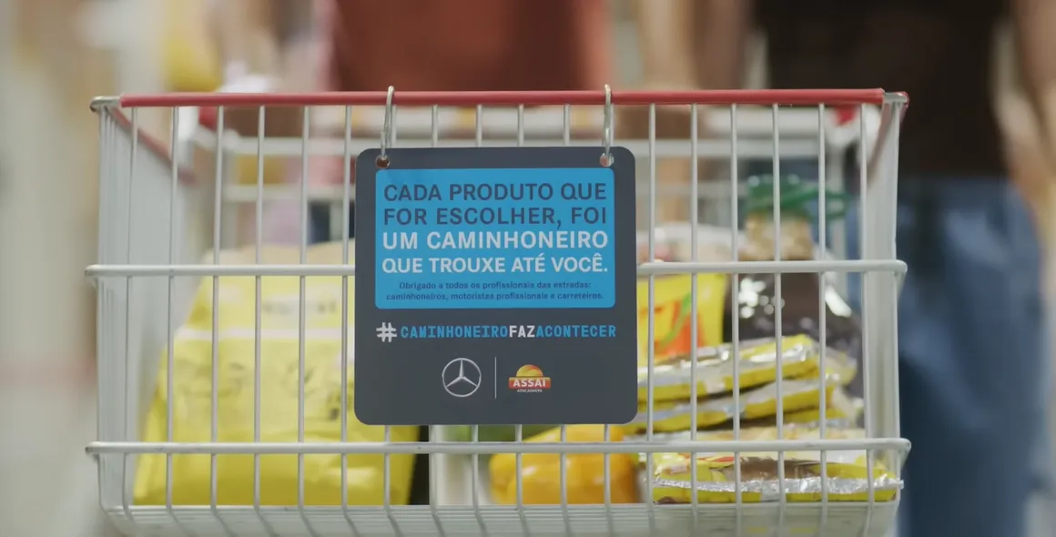 Mercedes-Benz homenageia caminhoneiros que fazem acontecer no Dia do Motorista