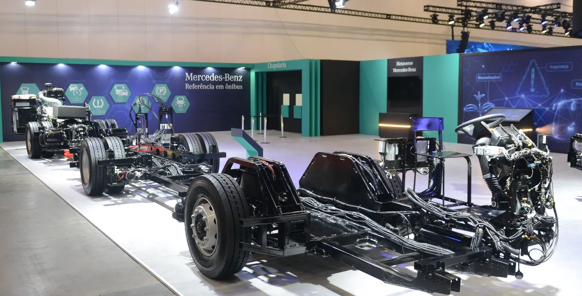 Mercedes-Benz lança linha de ônibus 2023 com motores Euro 6