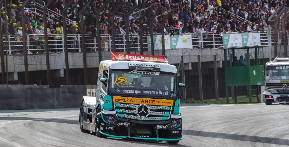 Mercedes-Benz Actros da ASG Motorsport vence mais uma corrida da Copa Truck 2022 em Interlagos