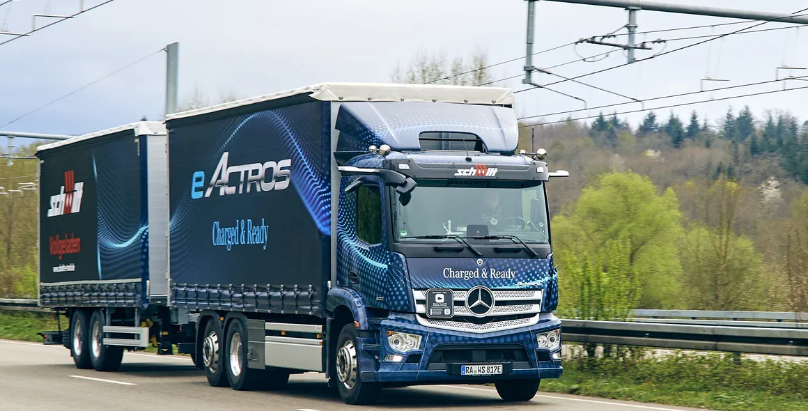 PBT de 40 toneladas: eActros com reboque entra em ação nas estradas do norte da Floresta Negra, na Alemanha 
