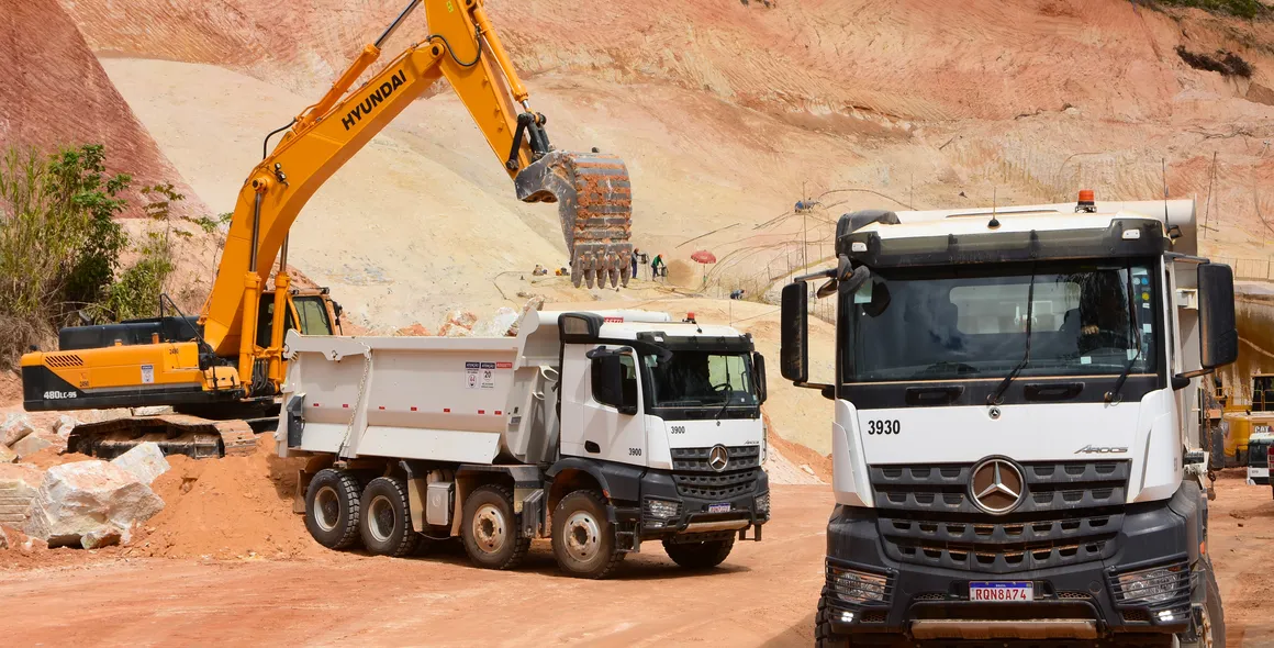 Mercedes-Benz Arocs é atração numa das maiores exposições da mineração na América Latina