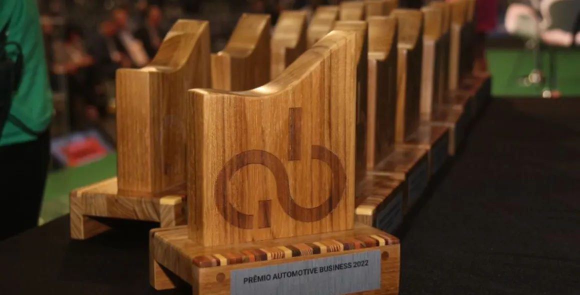 Mercedes-Benz conquista três troféus no Prêmio Automotive Business
