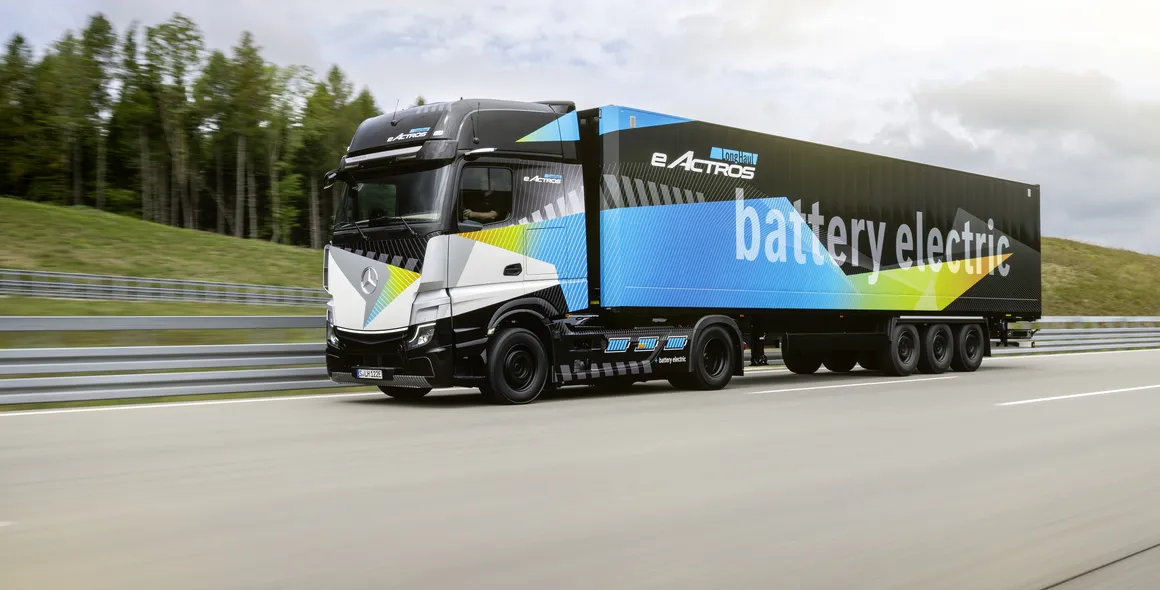 Com energia para o amanhã: Mercedes-Benz Trucks apresenta pela primeira vez o eActros LongHaul para transporte de longa distância no IAA Transportation 2022, em Hannover  