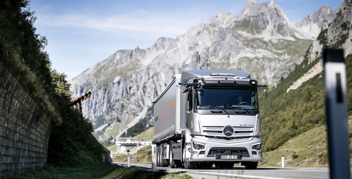 eActros de 40 toneladas cruza o vale de Arlberg na Áustria