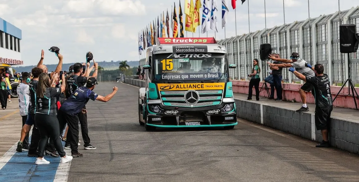 Mercedes-Benz Actros é bicampeão da Copa Truck
