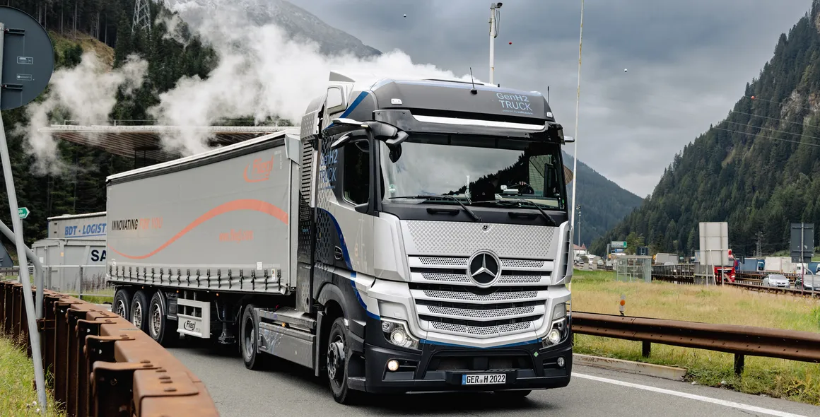Daimler Truck realiza primeiros testes de altitude com caminhão de célula de combustível