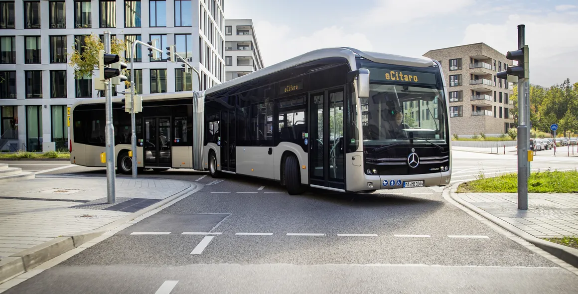 Empresa de transporte público eletrifica região metropolitana de Hamburgo com ônibus eCitaro da Mercedes-Benz
