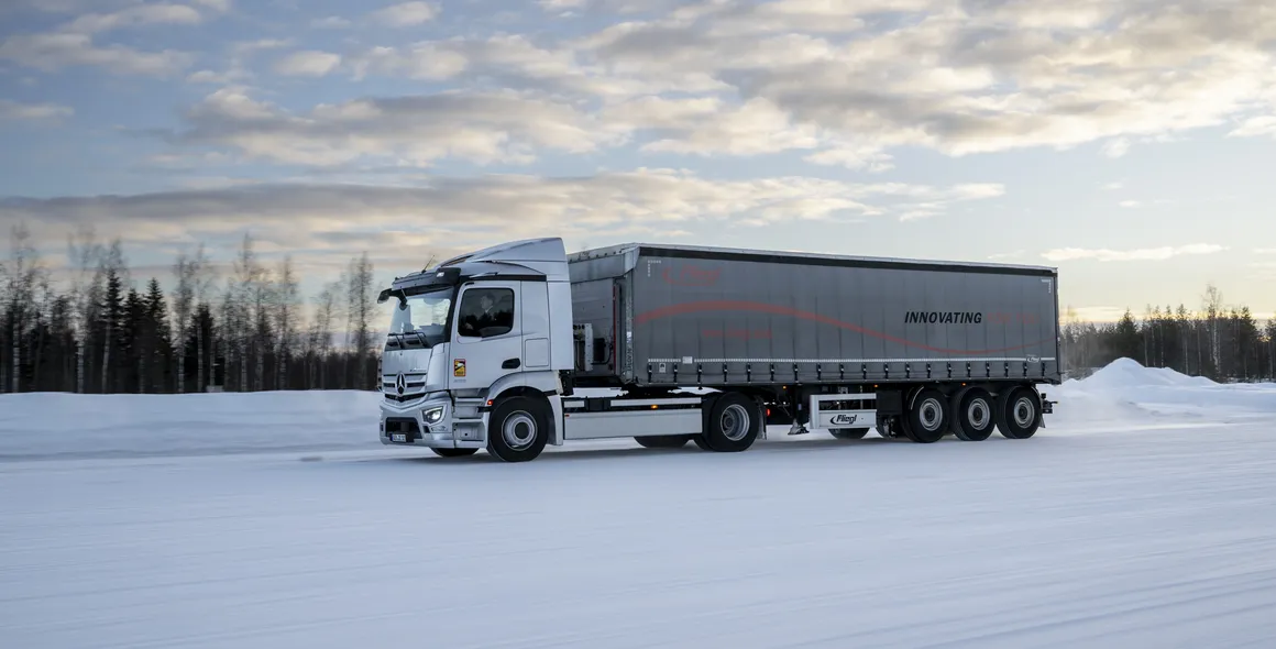 eActros 300 da Mercedes-Benz realiza testes em rota do círculo Ártico para Stuttgart