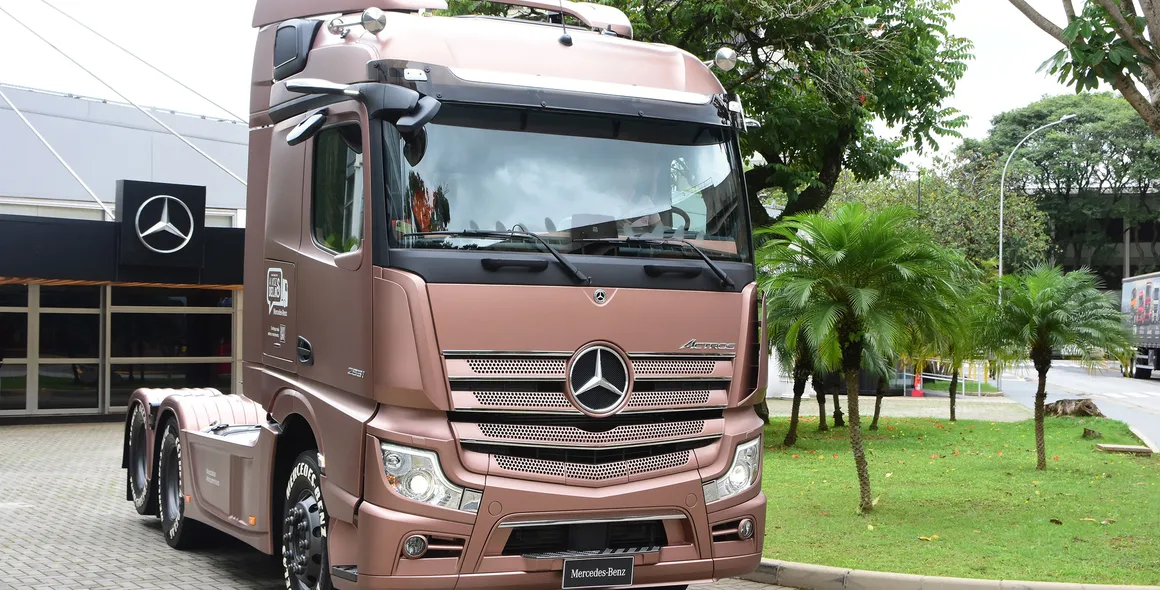 Mercedes-Benz e parceiros apoiam mulheres que querem ser motoristas de caminhão