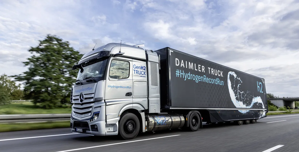 Daimler Truck produz frota de caminhões Mercedes-Benz GenH2 para testes em clientes