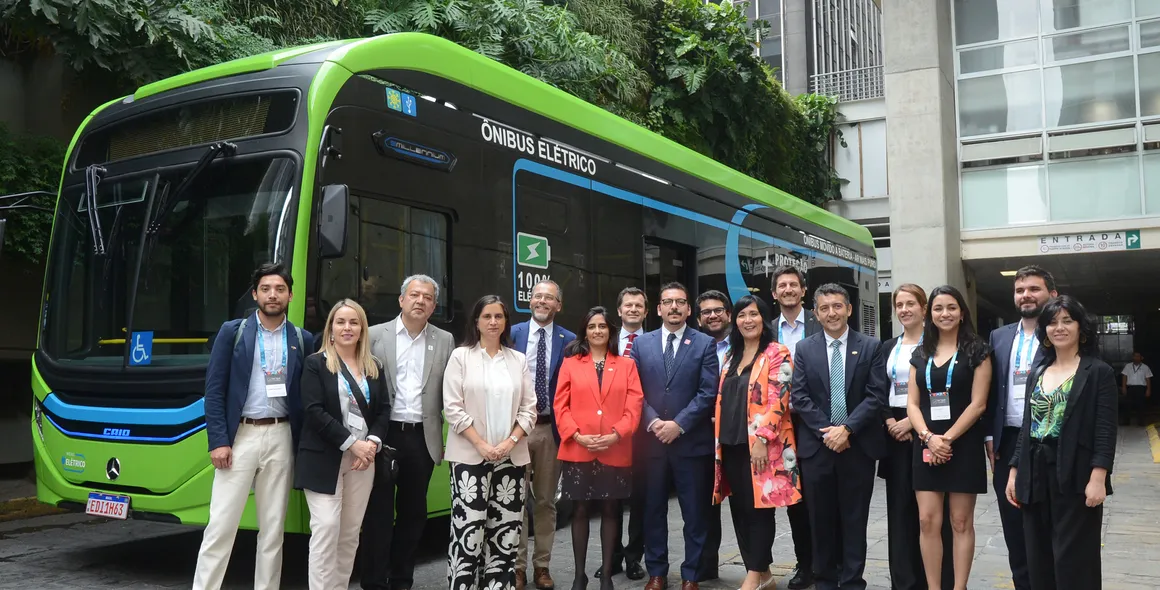 Mercedes-Benz do Brasil recebe a visita de comitiva do Governo do Chile