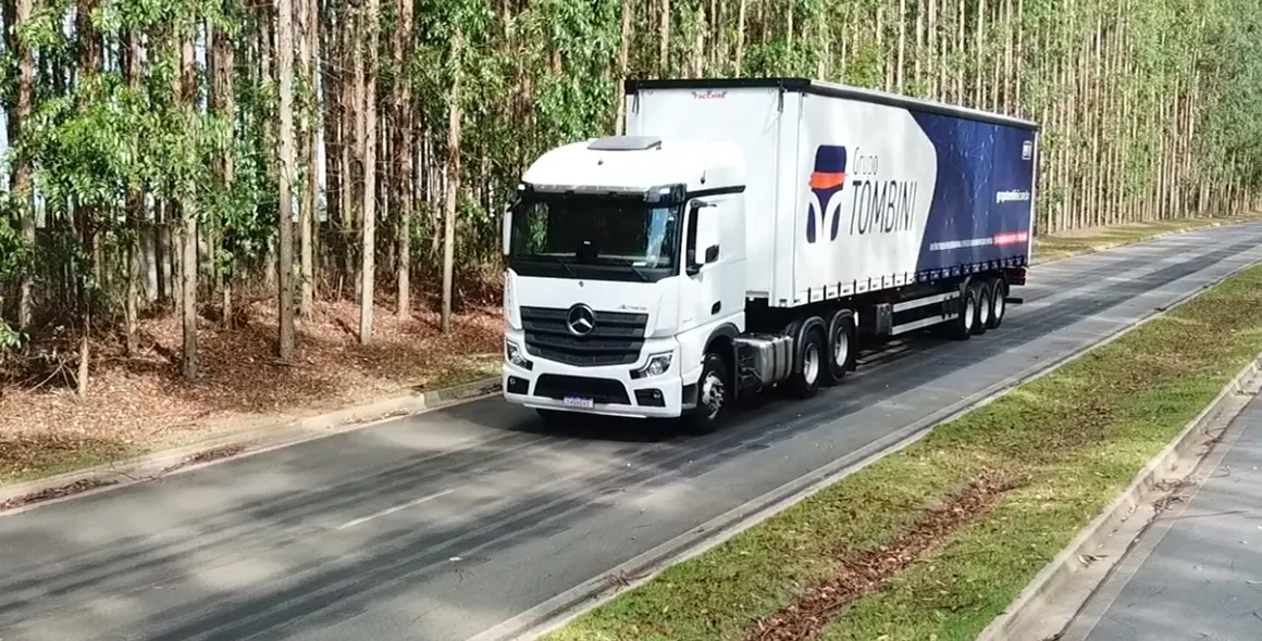 Tombini adquire 100 caminhões extrapesados Mercedes-Benz Actros 2548 para renovação de frota