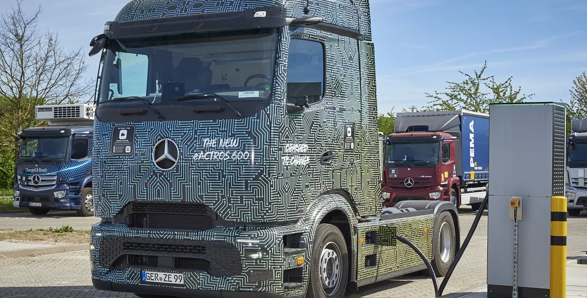 Mercedes-Benz Trucks testa com sucesso carregamento elétrico de 1.000 quilowatts do eActros 600