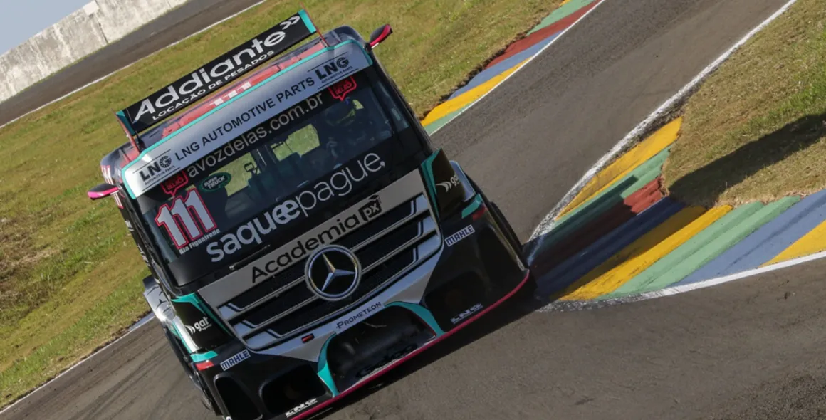 Bia Figueiredo leva o Mercedes-Benz Actros à vitória na Copa Truck em Londrina