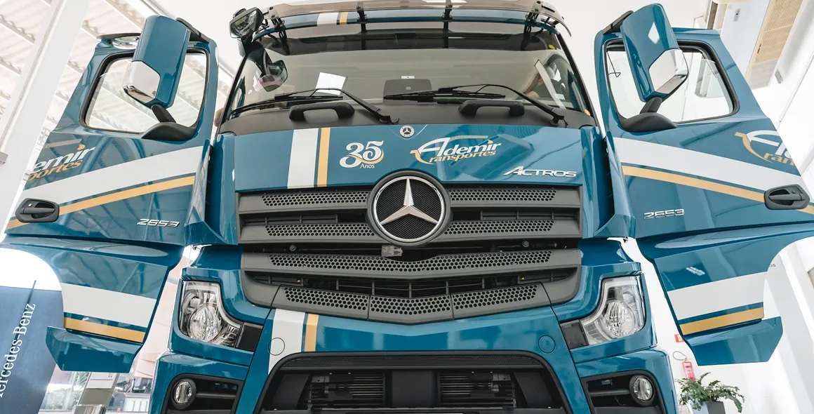 Ademir Transportes adquire caminhões Mercedes-Benz Actros 2653 para uso com rodotrem tanque de combustível