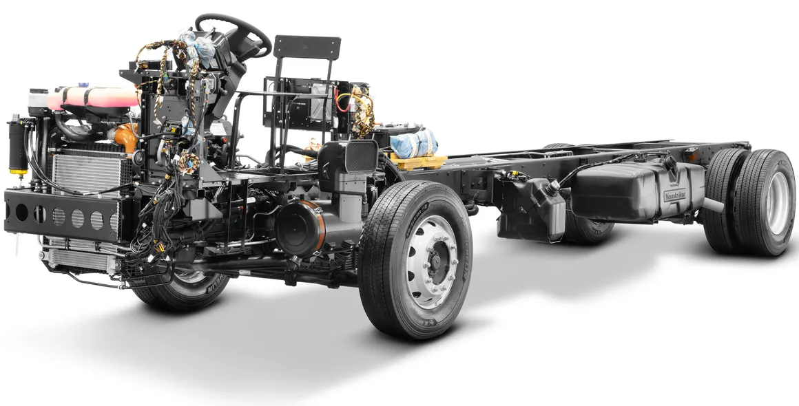 Mercedes-Benz lança chassi de ônibus dedicado para fretamento contínuo