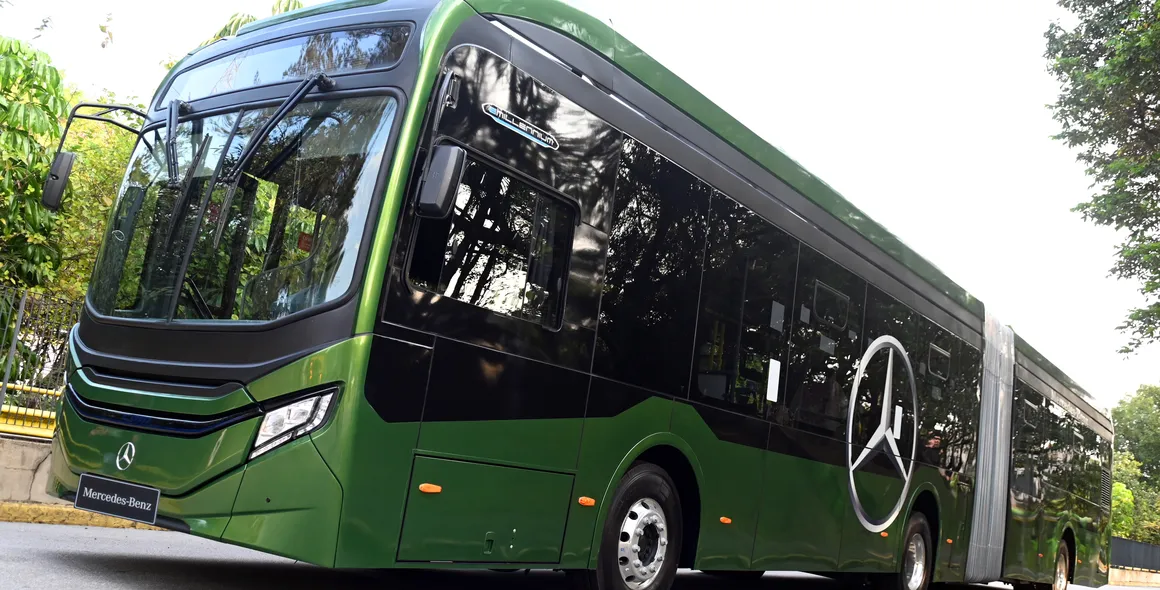 Mercedes-Benz apresenta novo chassi articulado elétrico na LatBus 2024