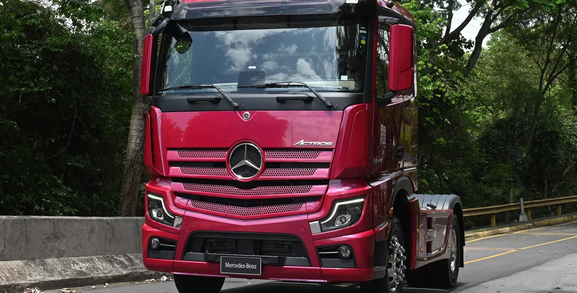 Mercedes-Benz oferece test-drive do Actros Evolution para motoristas de caminhão em Paranaguá