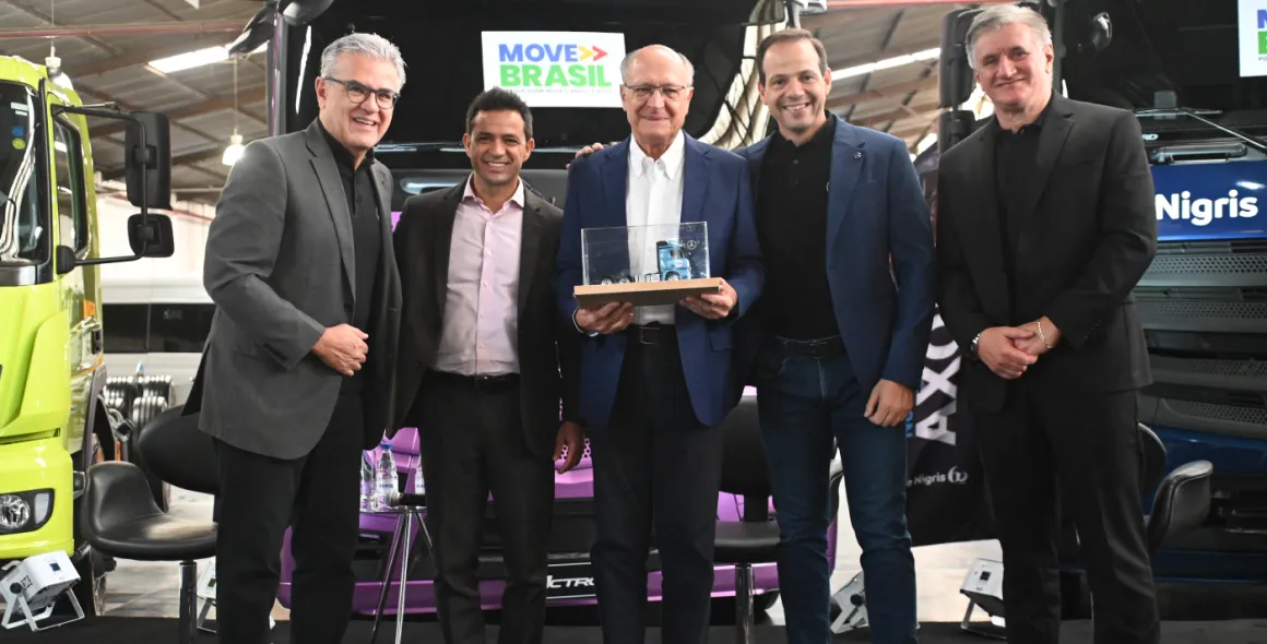 Mercedes-Benz recebe Geraldo Alckmin e destaca o compromisso da Empresa com o programa Move Brasil de renovação da frota de caminhões