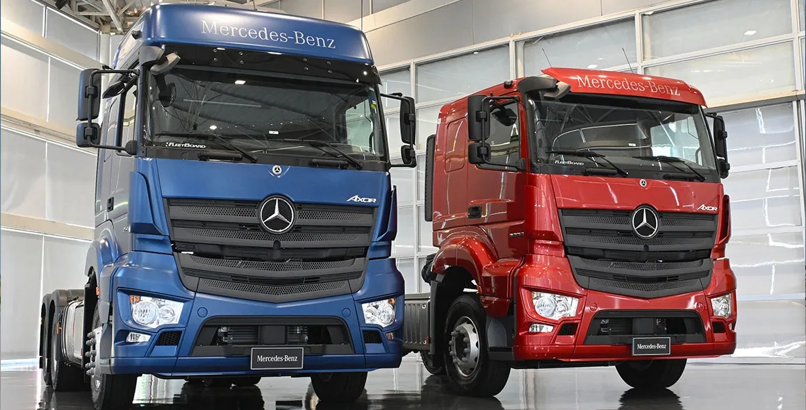 Mercedes-Benz amplia portfólio do Axor e lança cavalos mecânicos com suspensão traseira pneumática e versão plataforma do modelo 2038