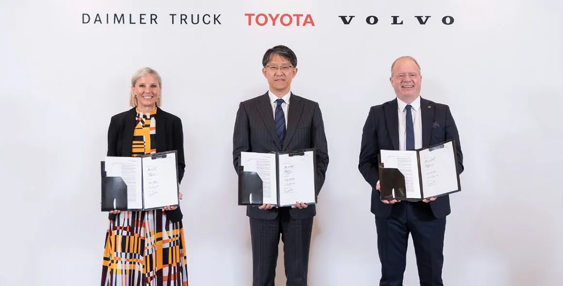 Daimler Truck, Grupo Volvo e cellcentric assinam acordo de cooperação com a Toyota para a joint venture de células de combustível