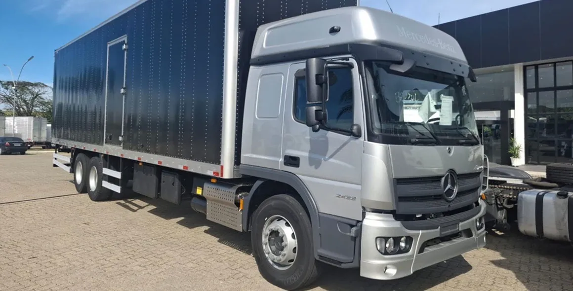 Monfredini Transportes amplia frota com 51 caminhões Atego 2433 e mais 10 Actros 2045 com MirrorCam
