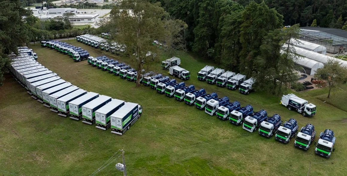 Instituto Água e Terra entrega 129 caminhões Mercedes-Benz Atego para municípios do Paraná