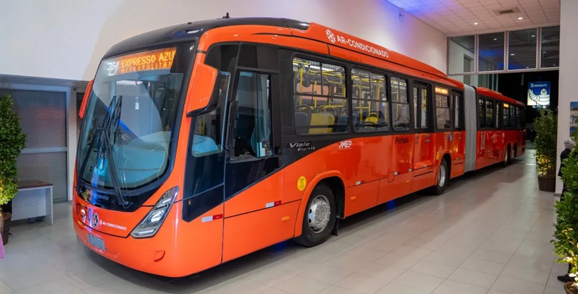 Ônibus Superarticulados Mercedes-Benz de 23 metros entram em operação na região metropolitana de Curitiba