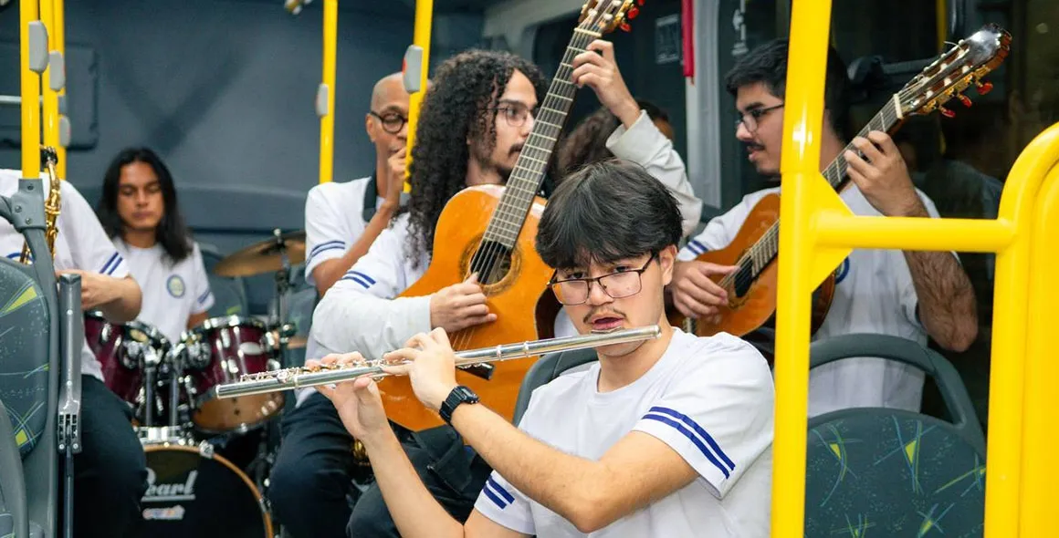 Mobilidade para todos: o ônibus Mercedes-Benz que move pessoas e possibilita caminhos