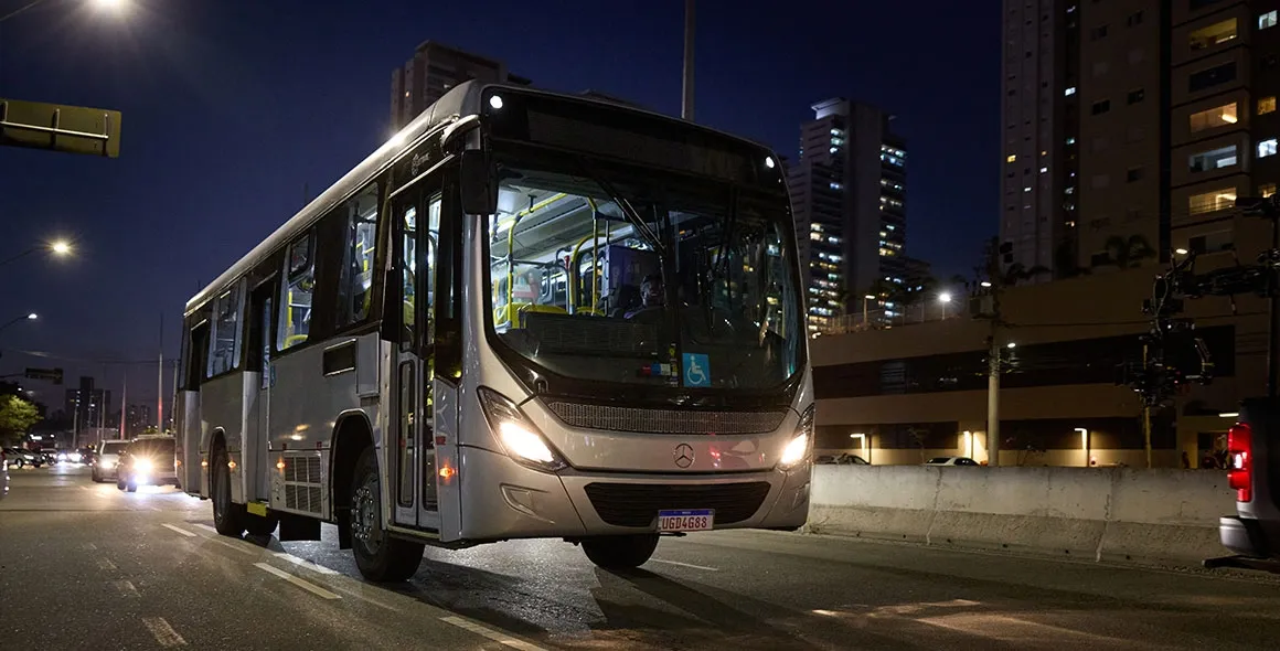 Mercedes-Benz alcança o marco histórico de 800.000 ônibus produzidos no Brasil