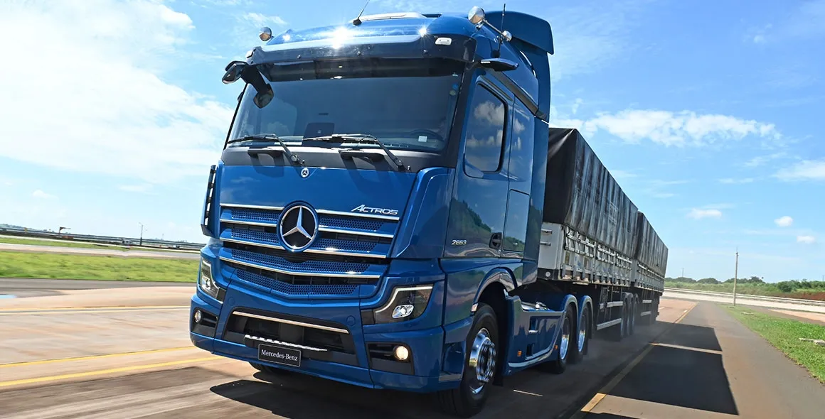 Mercedes-Benz destaca caminhões e serviços para o agro na Bahia Farm Show 2025