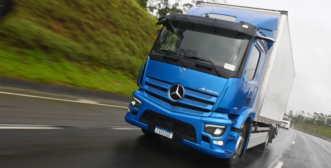 Teste realizado pela Mercedes-Benz confirma o eActros como o caminhão elétrico com a maior autonomia no Brasil