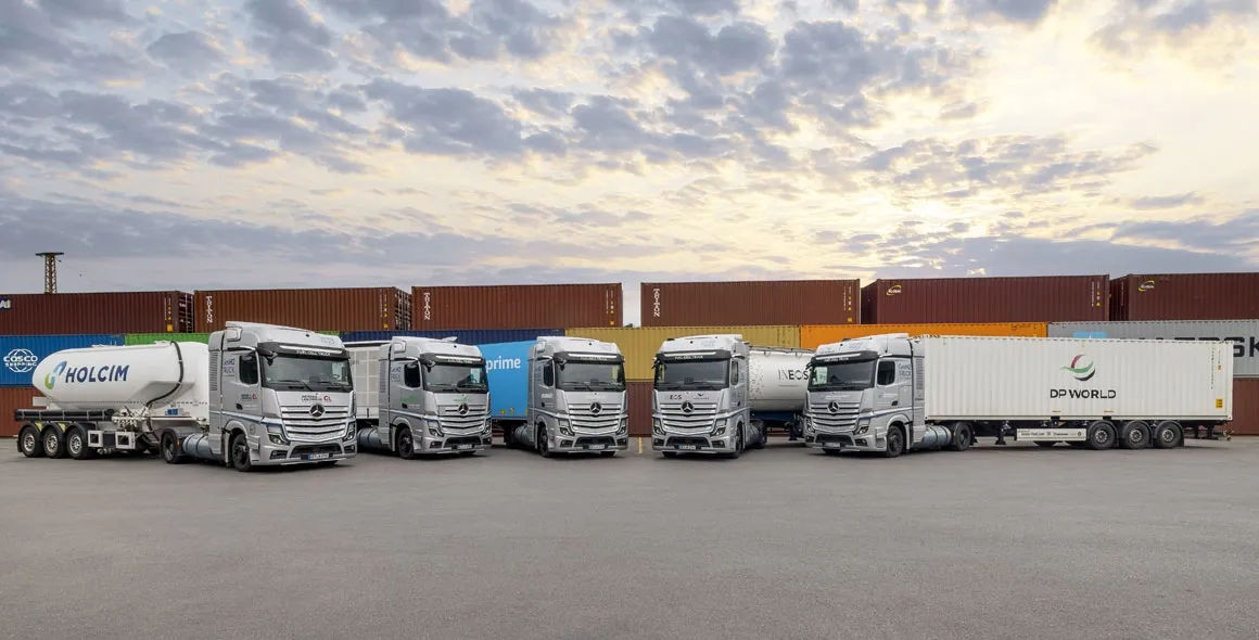 Caminhões movidos a célula de combustível da Daimler Truck completam o equivalente a cinco voltas e meia ao redor da terra
